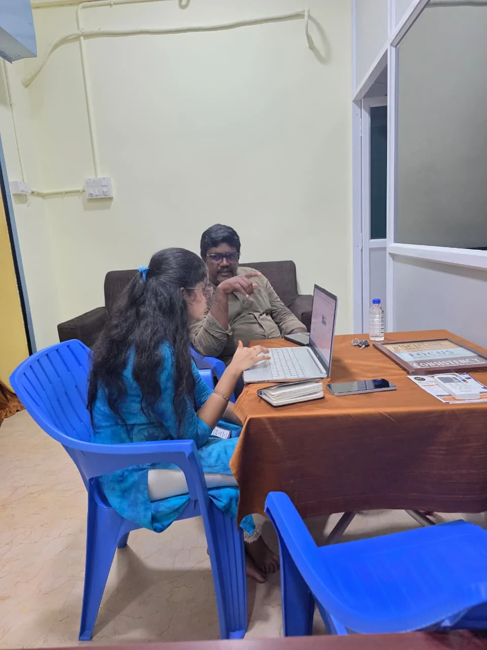 Freshora colleagues collaborating with business partners